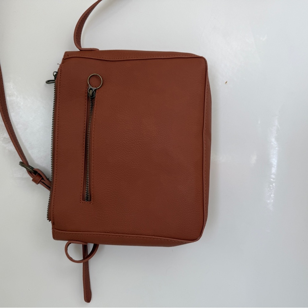 Universal Thread Purse - Picture 2 of 5